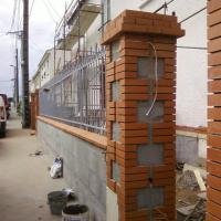 Pilliers et clôture brique de parement